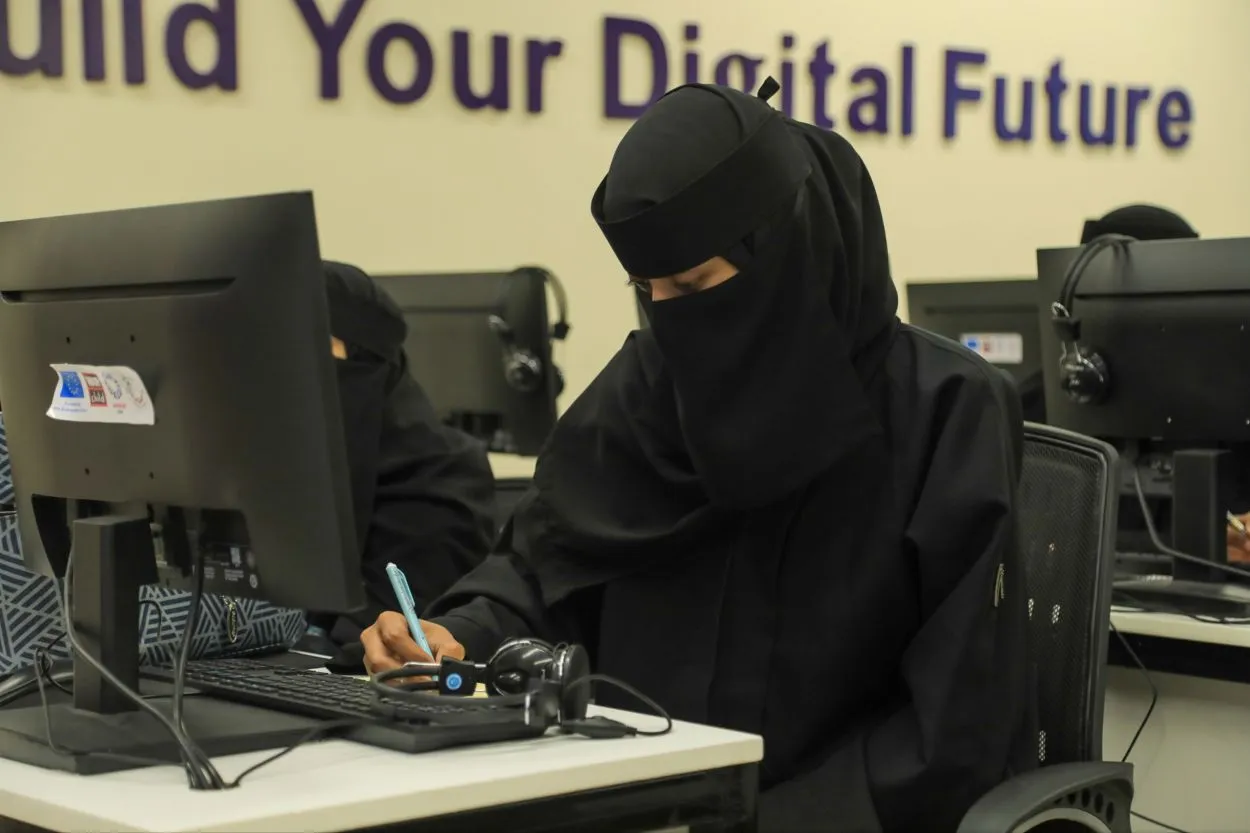 تمكين الفتيات الشابات اليمنيات من خلا الوصول إلى الاقتصاد الرقمي